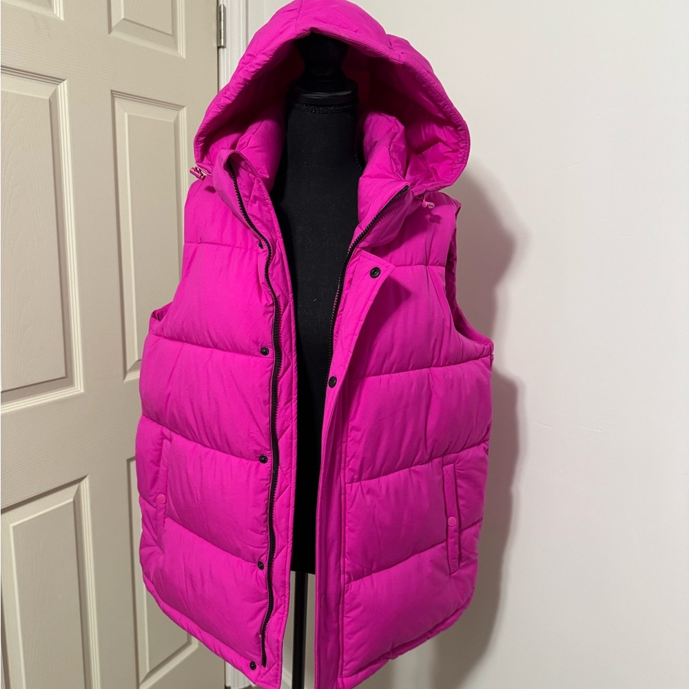 Bright pink woman’s puffer jacket sleeveless!